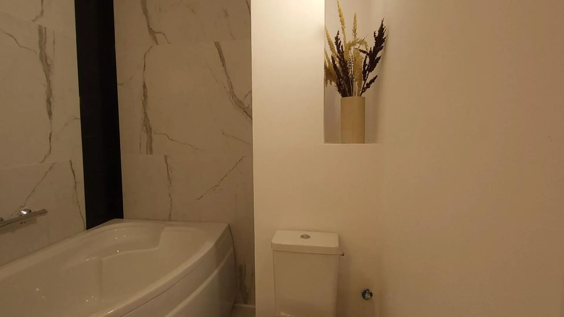 Apartament Elegant Cu Terasa Bukurešť 0*,  Rumunsko