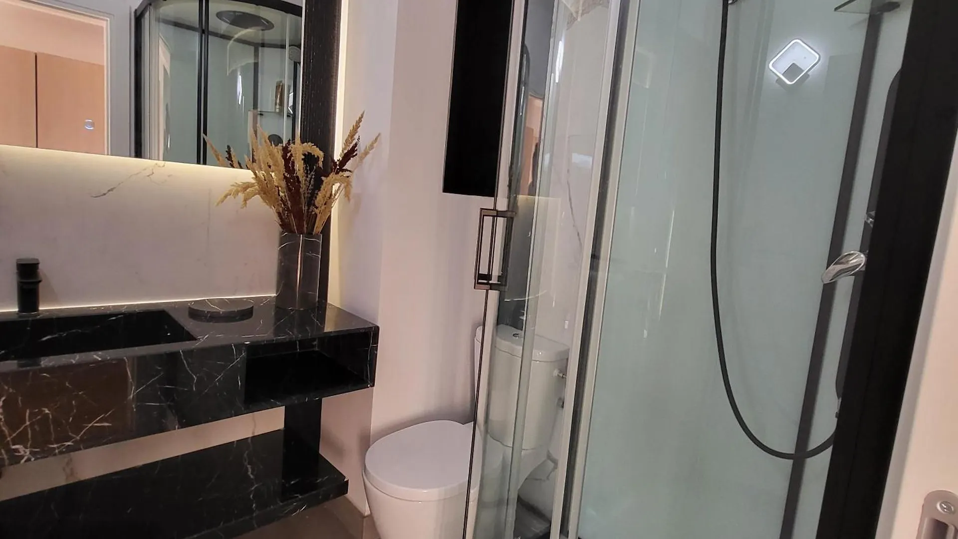 Apartament Elegant Cu Terasa Bukurešť